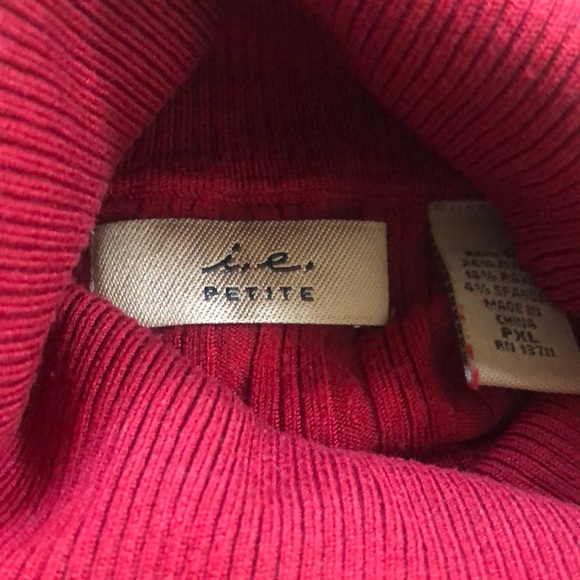 i.e. Petite Women’s XL Red Sweater - Picture 7 of 9